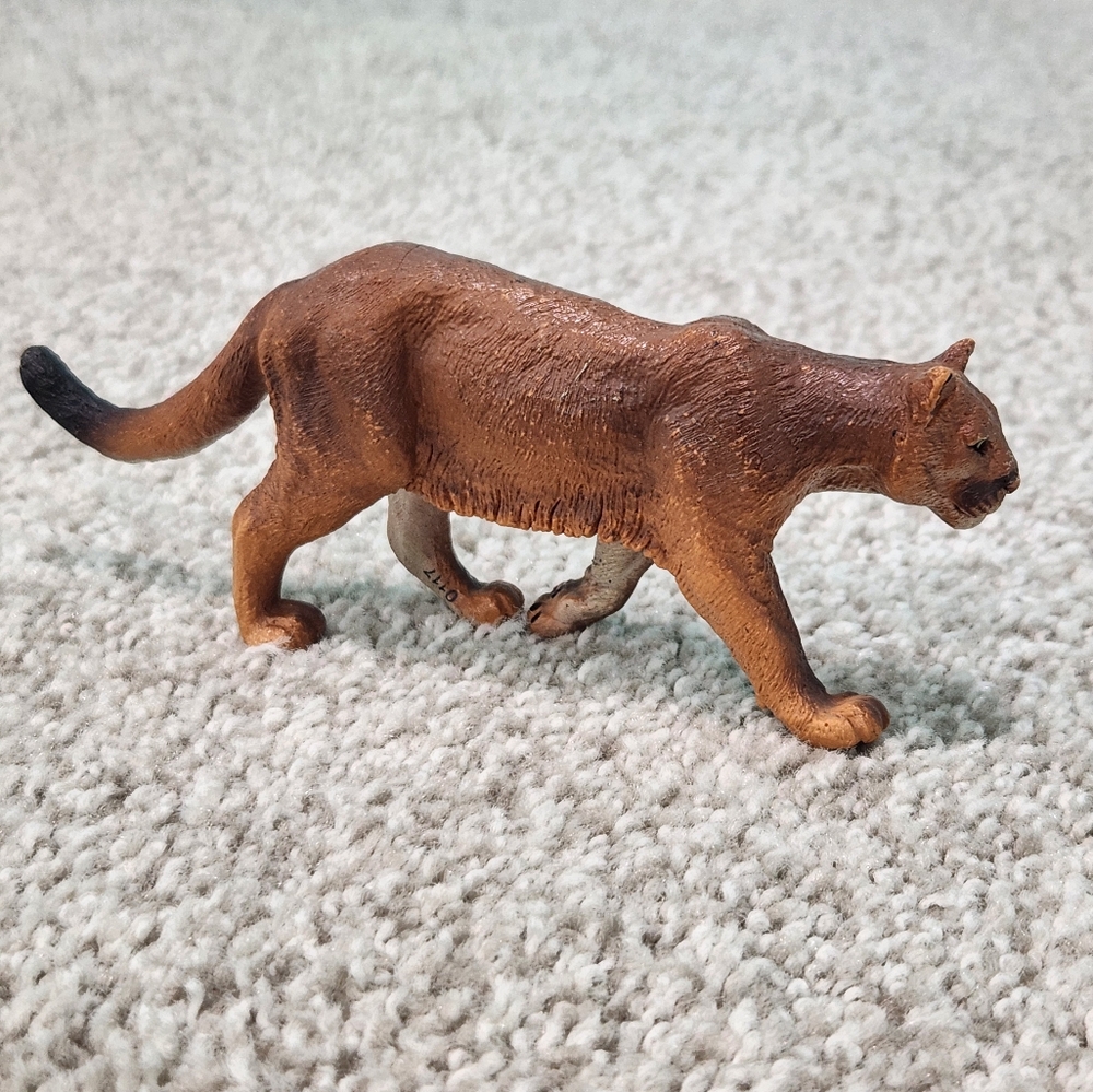 Safari Ltd 2000’s Mountain Lion Realistic Wild Animal Figure - Picture 2 of 4